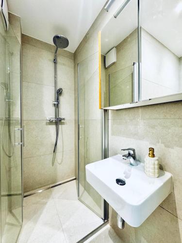 Modern studio for 3 near the Danube and Millennium City
