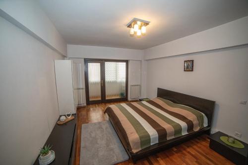 a bedroom with a bed in a room at M-Buf Center Apartament in Gura Humorului