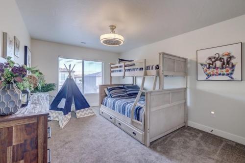 a bedroom with a bunk bed and a desk at Desert Oasis in Washington