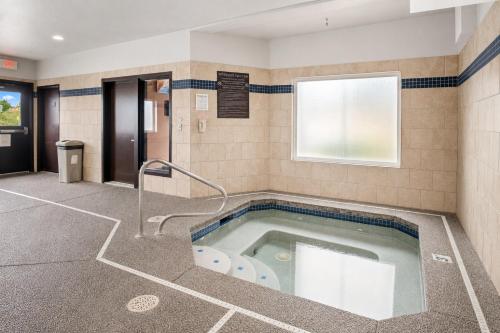a jacuzzi tub in a room with at Comfort Inn Columbia Gorge in The Dalles