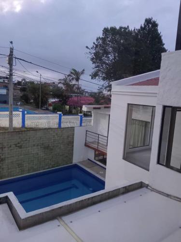 a swimming pool on the roof of a house at La Clandestina in Chachagüí