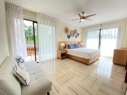 a living room with a bed and a couch at Charming two-bedroom apartment in Las Terrenas in Las Terrenas