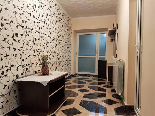 a bathroom with a black and white patterned wall at Casa Stefania in Eforie Nord