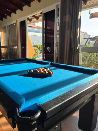a pool table in a room with a pool at Casa Bioma da Chapada in Chapada dos Guimarães