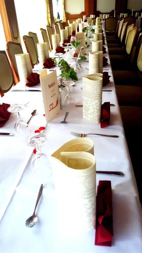 a long table with white table cloth and wine glasses at Hotel-Cafe Rathaus in Bad Abbach