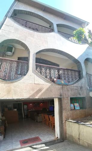 a building with two balconies and a table and chairs at Hotel Alvorada do Sol in São Paulo