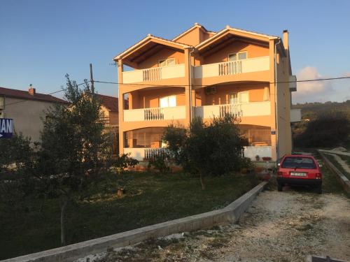 Apartments Mladenka 20m from marina!