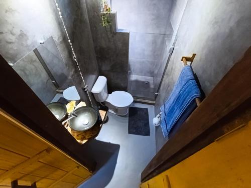 an overhead view of a bathroom with a sink and toilet at Chalés Cabocla da Lua in Caraíva
