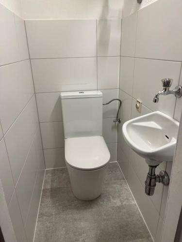 NOOR - Compact City Stay - Free Parking & Near Messe