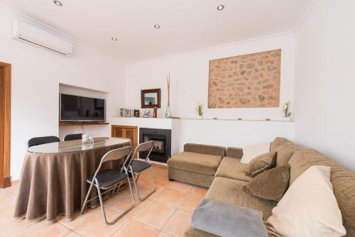 a living room with a couch and a table at Can Raia in Sóller