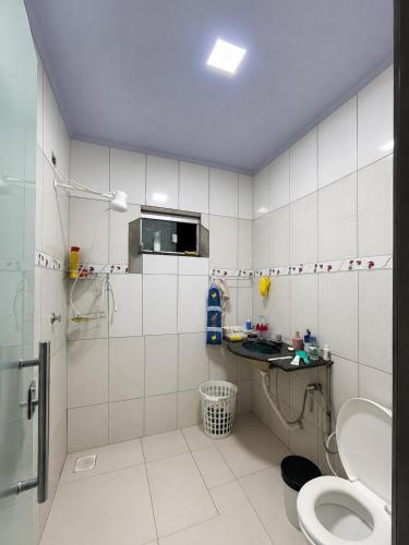 a bathroom with a toilet and a sink at Vieira House in Brasília