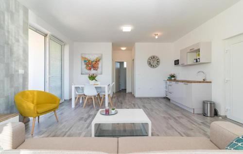 Beautiful Apartment In Medulin