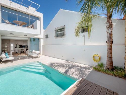Luxury Villa, Sea View and Pool, Central Lagos #2026