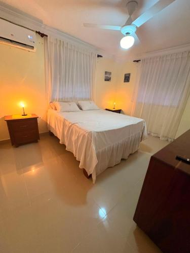a bedroom with a bed and a ceiling fan at Casa brisa del caribe in Juan López
