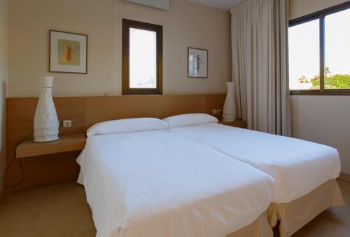 Coral Beach Aparthotel photo 174