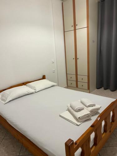 a bedroom with a bed with two towels on it at Platamon house in Platamonas