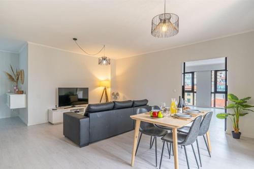 Apartment 81