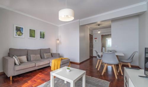 Grey View Apartment