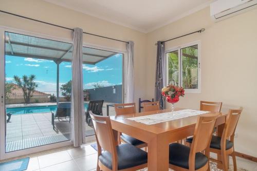 Vila Violla private swimming pool
