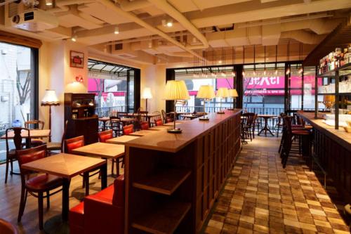 a restaurant with tables and chairs and a bar at Hotel Sunroute Stellar Ueno in Tokyo