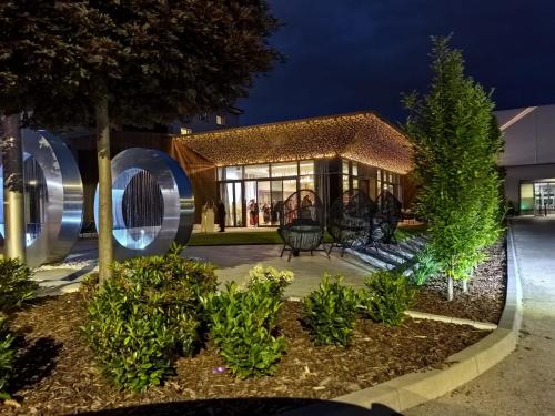 a view of a building at night at Hotel Scout in Częstochowa
