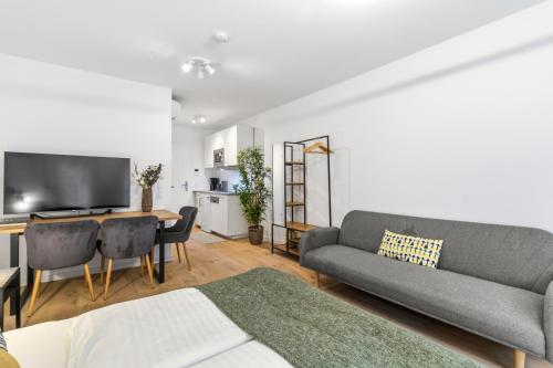 Modern Apartment - AC - 15min to City