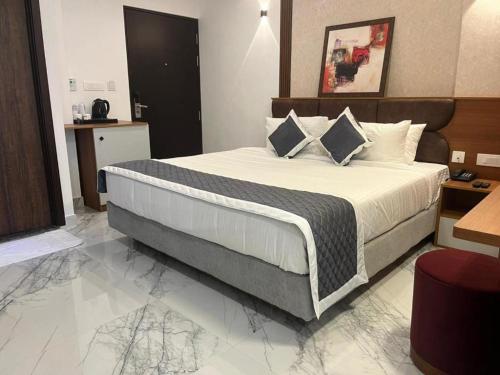 a bedroom with a large bed in a room at Sabu's Grand Royale - Thampanoor in Trivandrum