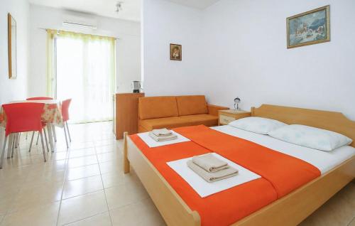 Cozy Apartment In Baska Voda With House Sea View