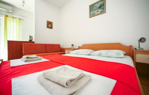 Cozy Apartment In Baska Voda With House Sea View