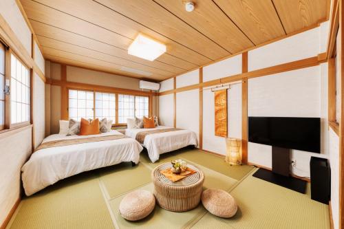 Spacious Entire Home for Groups, 16 Guests, 4 Bedrooms, Osaka Shinsekai Area