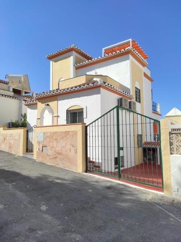 Stylish 4 bedroom Villa with private pool