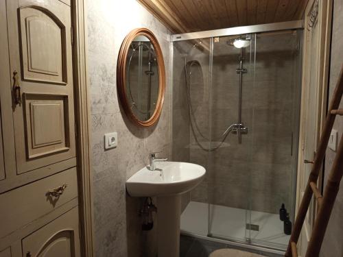a bathroom with a sink and a shower at As Casiñas da Mina in Fechas