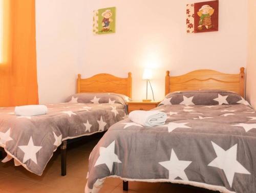 two beds in a room with stars on them at Casa en Riumar in Riumar