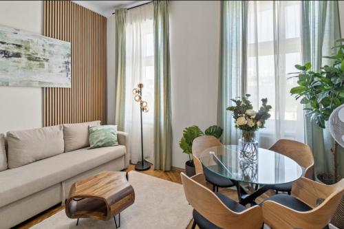 Monthly Rental - Central - 5min to Metro U1 and Danube