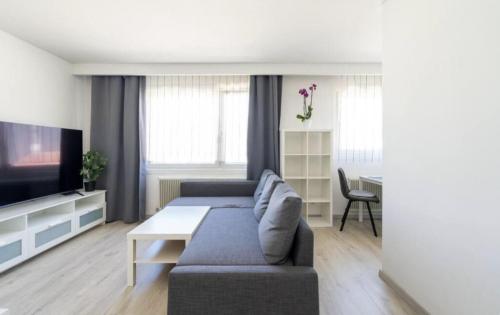 Charming Central Long-Term Apartment