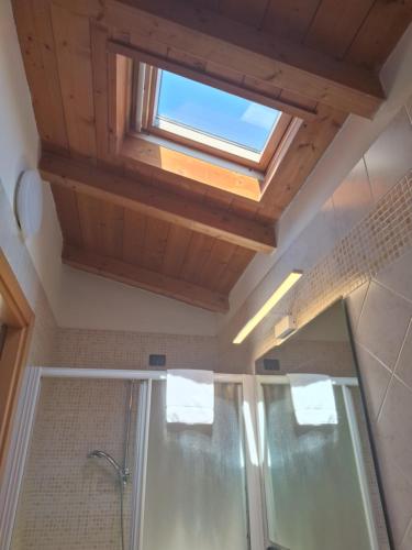 a skylight in a bathroom with a shower at Locanda dei Sapori in Marozzo