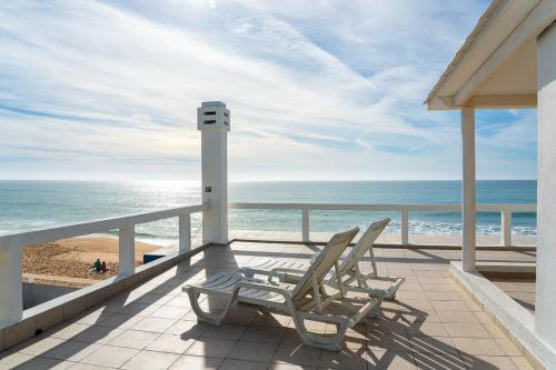 Blife Cerya private rooms at Faro beach