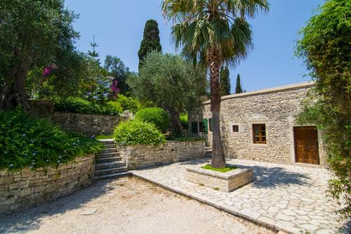 Κήπος έξω από το Kiparissi