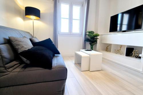 Charming one-bedroom flat on rue Hoche