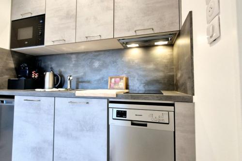 Charming one-bedroom flat on rue Hoche