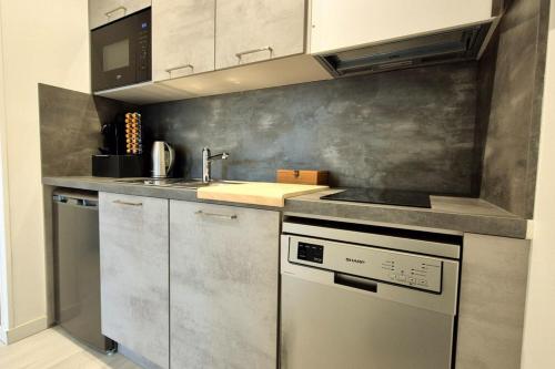 Charming one-bedroom flat on rue Hoche
