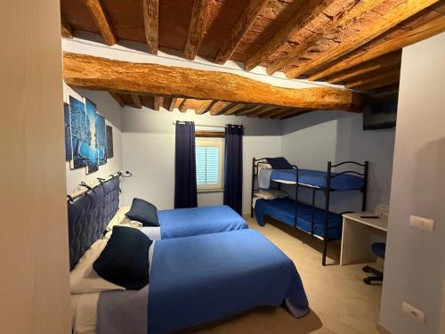 a bedroom with two beds and a bunk bed at La casa di Samarcanda in Uliveto Terme