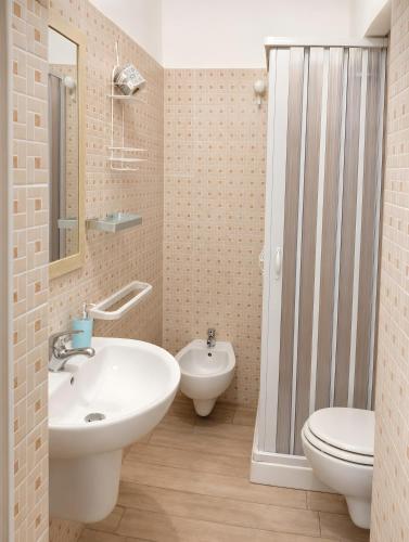 a bathroom with a sink and a toilet at Marea Blanca in Porto Cesareo