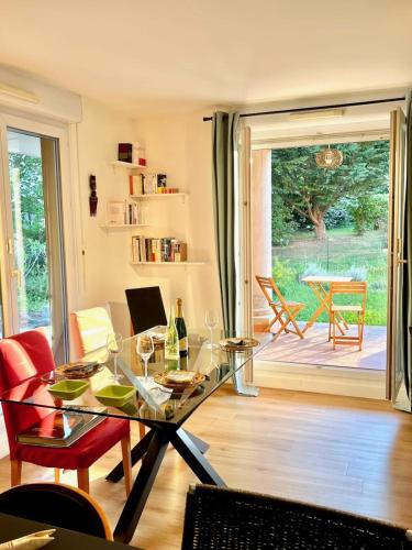 A modern apartment a terrace and a garden