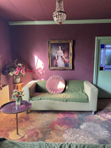 a living room with a couch and a table at De Noorderzon in Benningbroek