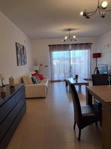 T2 CHARME AC-PISCINA e GARAGEM