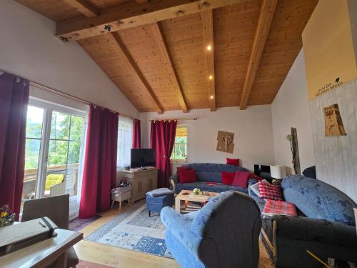 EINZIGARTIG, BERGBLICK, unverbaut, Balkon, Wohnzimmer, 2 Schlafzimmer, ruhig