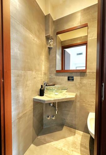 a bathroom with a sink and a mirror at Smart Living Tavernerio in Tavernerio