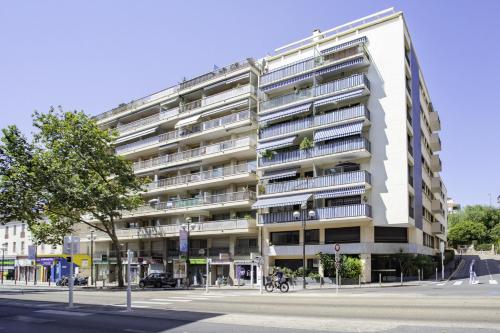 C13 staywizus-2BDR 15 min Palais Festivals-AC-Parking-Balcony