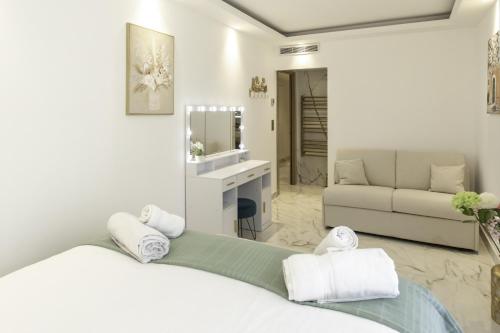 C13 staywizus-2BDR 15 min Palais Festivals-AC-Parking-Balcony